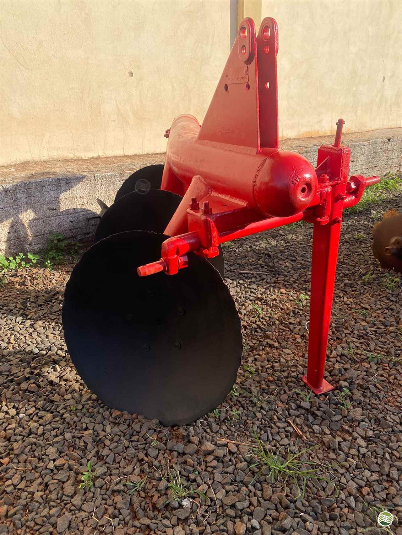 IMPLEMENTOS AGRICOLAS ARADO 3 DISCOS FIXO Camtrac Máquinas Agrícolas MARIALVA PARANÁ PR